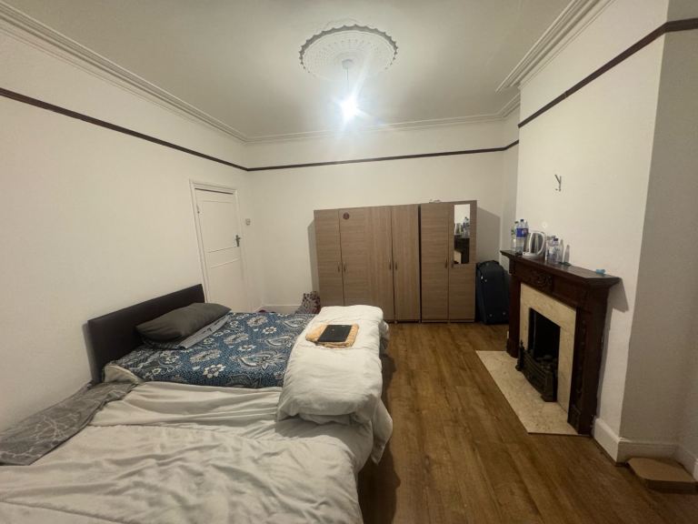 One king size room available for 3 person