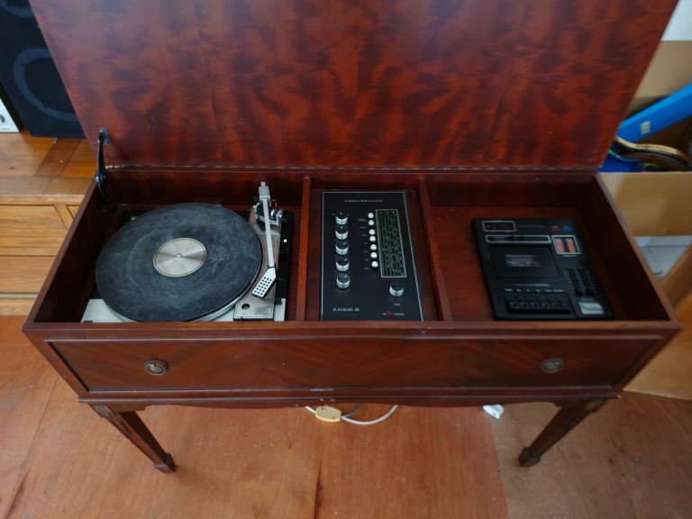 Vintage 1970 stereo unit