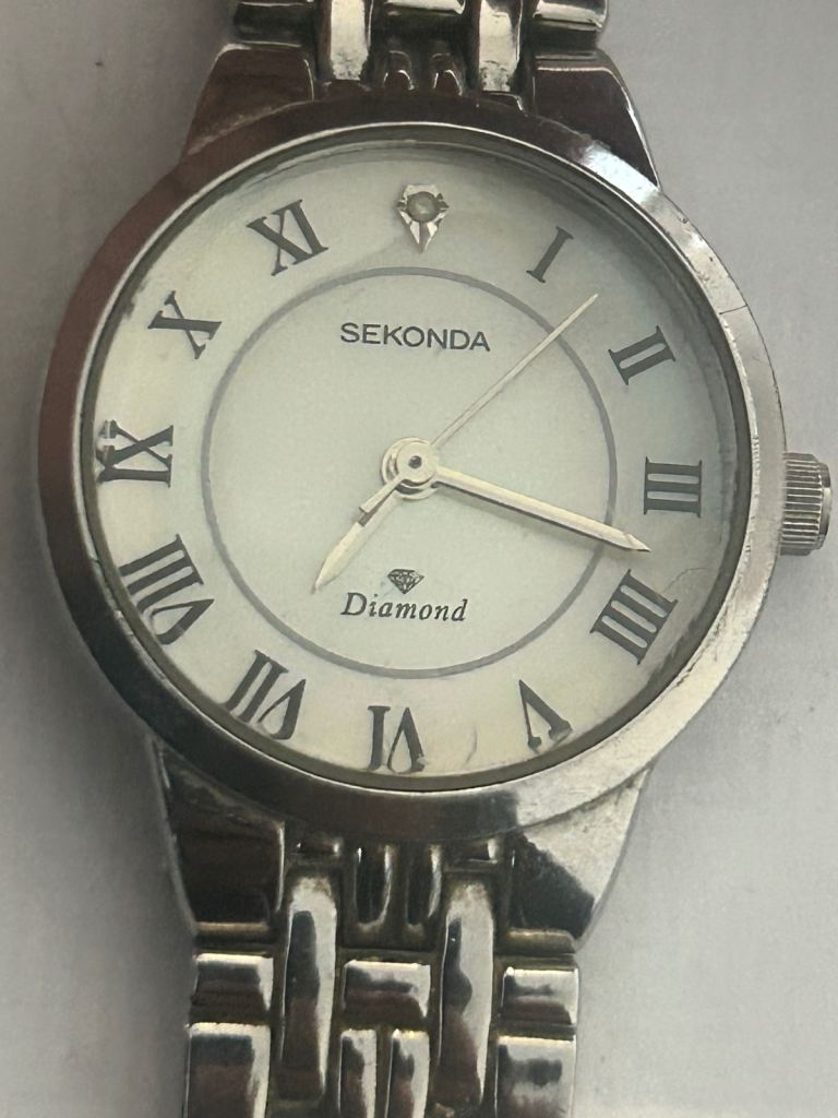 Ladies beautiful watch SEKONDA in working order and keeps time