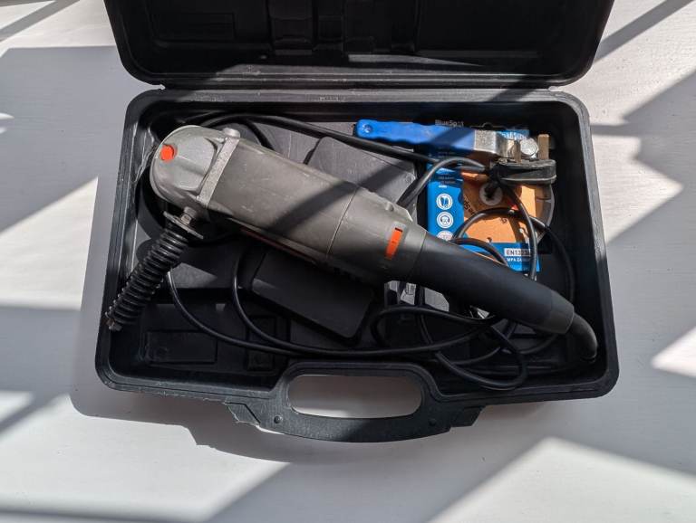 Challenger Extreme 4.5 inch (125mm) Angle Grinder 240v with 125mm Diamond Disc & Case
