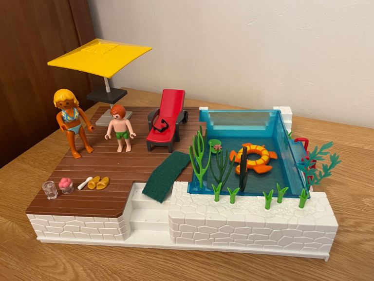 Playmobil City Life Luxury Mansion Swimming Pool with Terrace