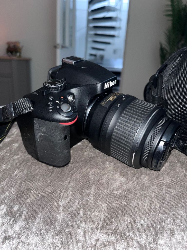 Nikon D5100 SLR camera 