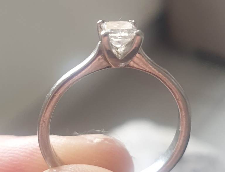 Diamond engagement ring 