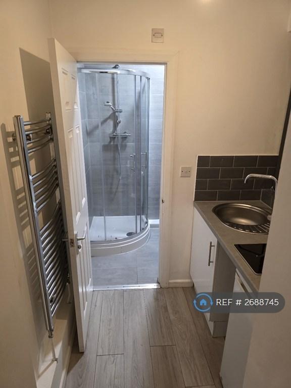 1 bedroom in Charlton Lane, London, SE7 (#2688745)