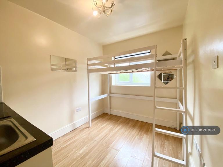 image for Studio flat in Lydford Road, London, NW2 (#2671221)