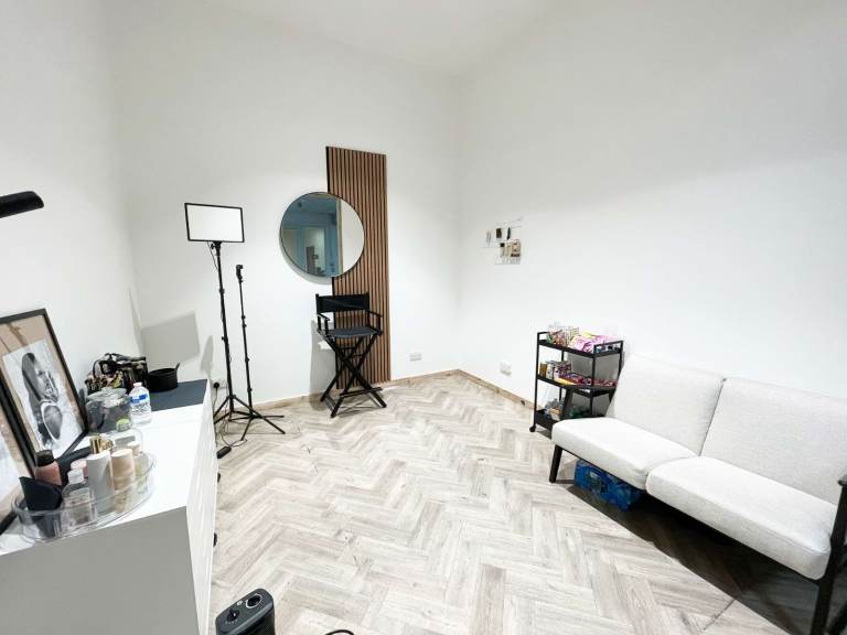 Beauty Room | Workspace | Commercial Space In Leytonstone East London E10 