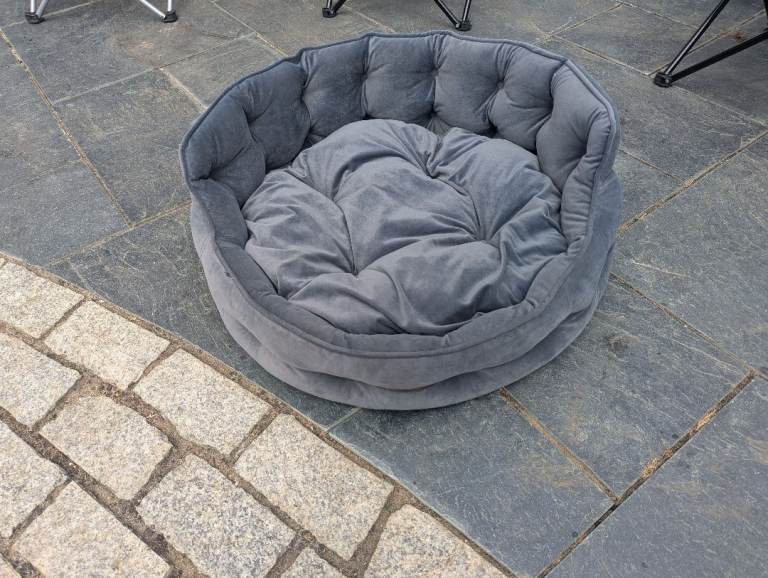 Joules Chesterfield grey pet bed