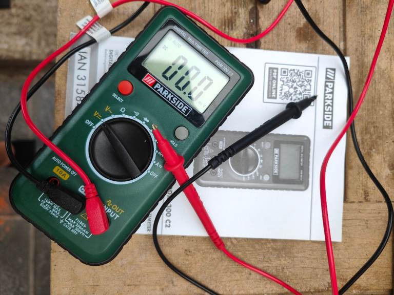 Digital multimeter 