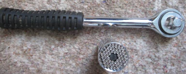 Universal Socket Wrench - Gator Grip