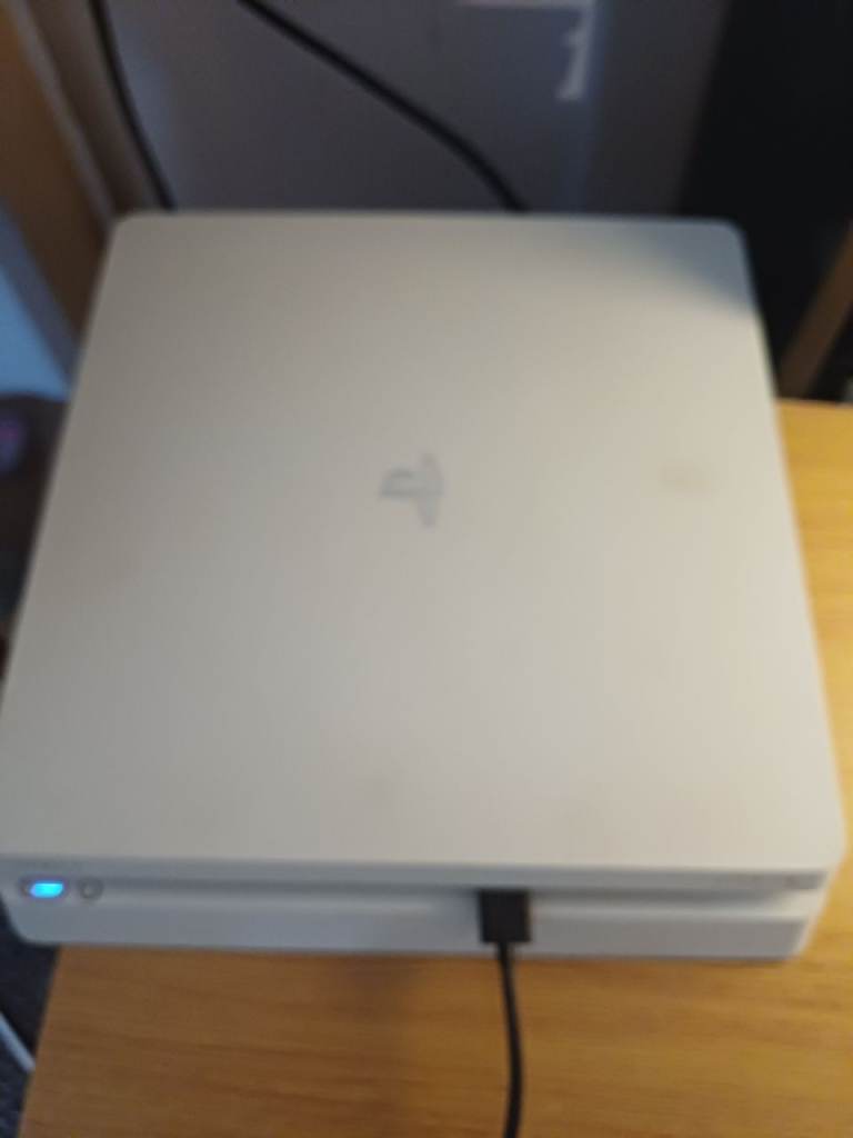 Playstation 4 Slim white & games