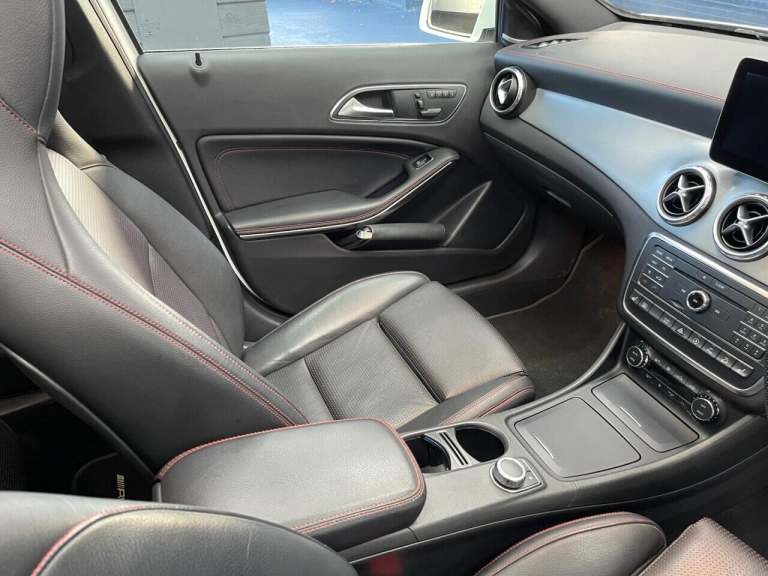 2017 Mercedes-Benz GLA 2.0 GLA250 AMG Line (Premium Plus) SUV 5dr Petrol 7G-DCT 4MATIC Euro 6 (s/...