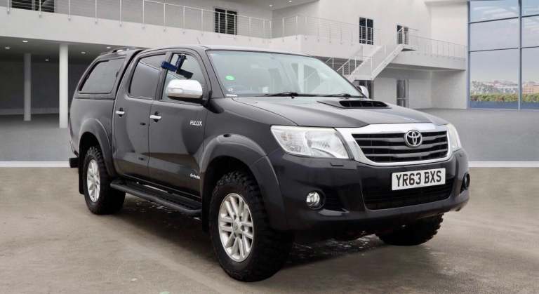  Toyota Hilux 3.0 D-4D Invincible Auto 4WD Euro 5 4dr Diesel Automatic