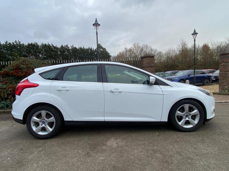 2014 Ford Focus 1.0 EcoBoost Zetec Navigator 5dr HATCHBACK PETROL Manual