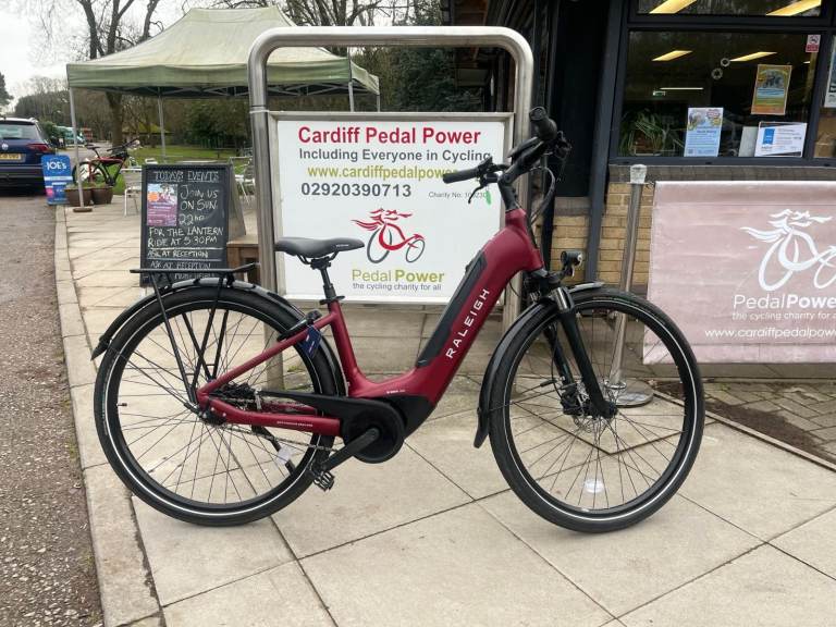 Raleigh Motus Tour size XS. Used ex fleet. Low mileage at 686 Miles. Fully serviced #44