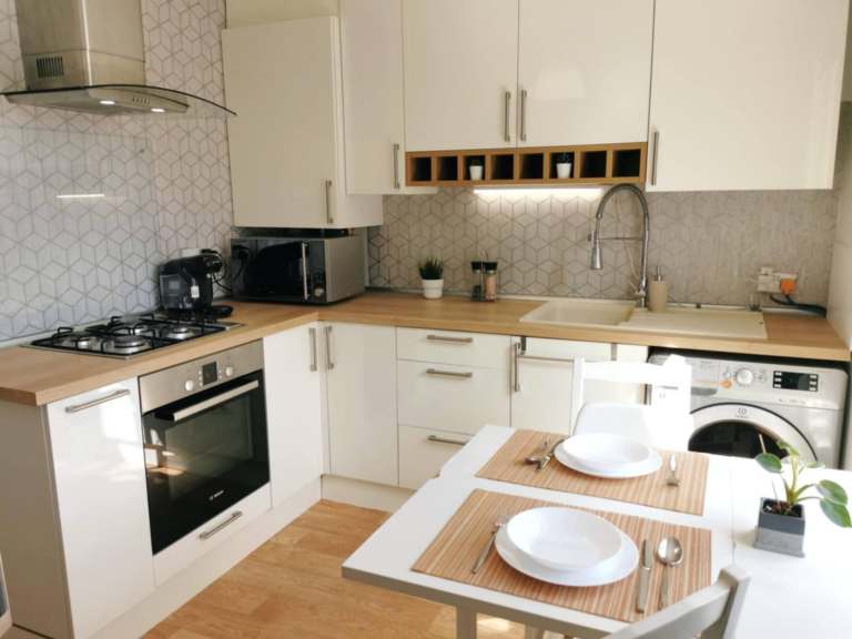 Fully Furnished 2-Bedroom Flat with Private Garden – Winton, Bournemouth, Garage also available