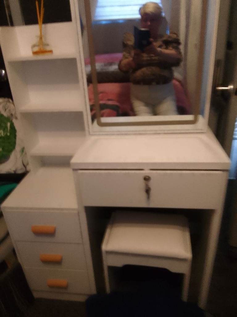 White Dressing Table with Mirror, Drawers and Stool – Good Condition