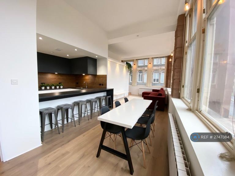 2 bedroom flat in Ingram Street, Glasgow, G1 (2 bed) (#2747384)