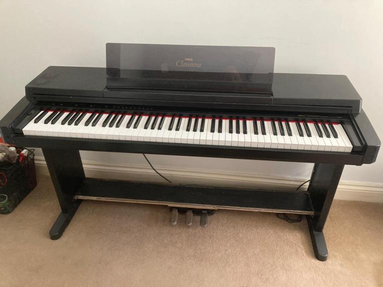 Yamaha Clavinova CLP-650 Digital Piano - Black, Good Condition