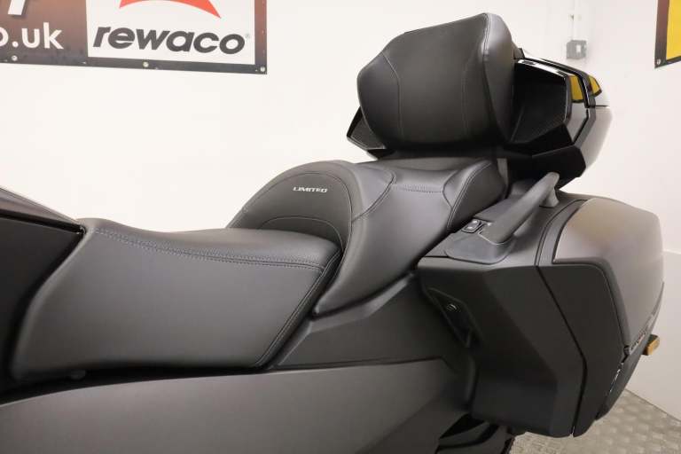 2025 Can-Am Spyder RT Limited Trike Carbon Black - IN STOCK NOW 