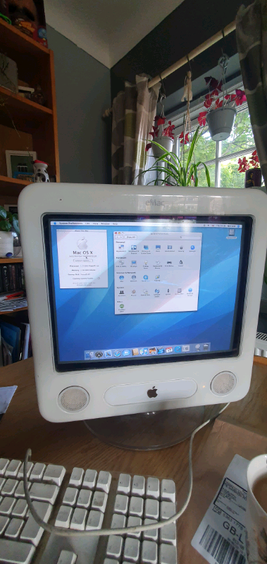 REDUCED   Genuine Apple eMac 1.25 GHz G4 Power PC / 256 Mb SDRAM