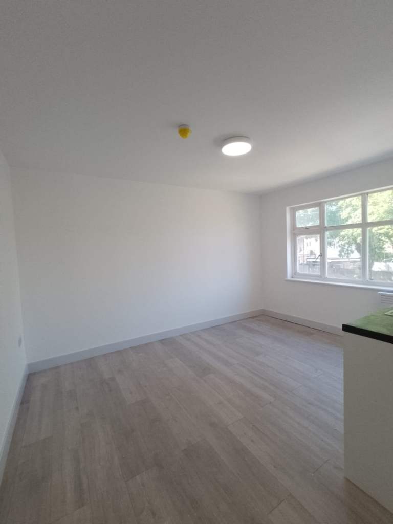 HMO Studio Flat – Richmond upon Thames Area - TW12 2QT – DSS Welcome (35+)