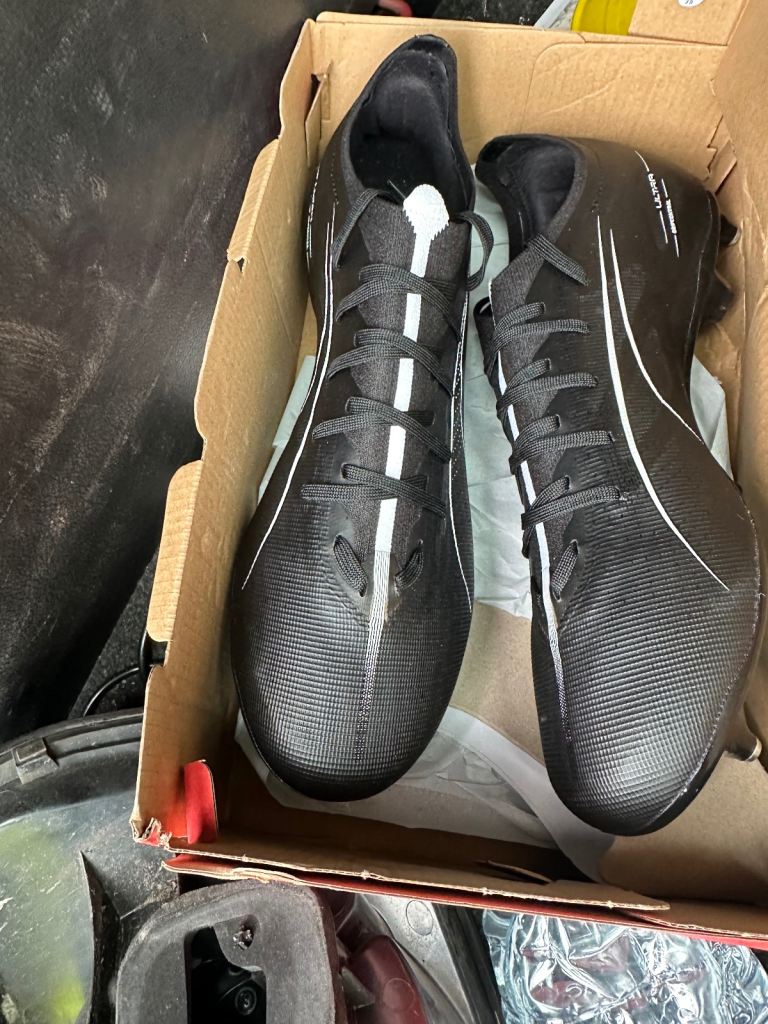 Football boots men’s puma exclusive black and white 