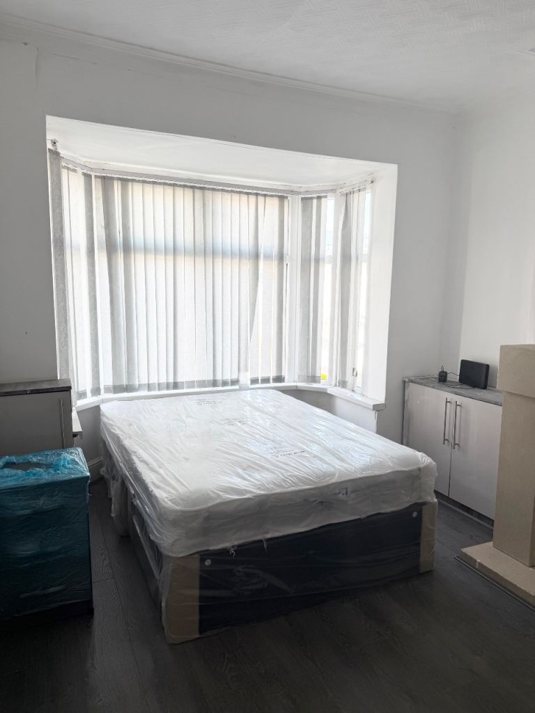 *Free* 2 Bedroom HMO Flat  Higher rate benefits / Universal Credit PIP / B34 B36 B33 / accommodation