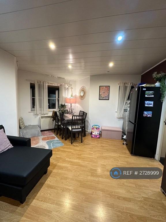 2 bedroom flat in Isle Of Dogs, London, E14 (2 bed) (#2728999)