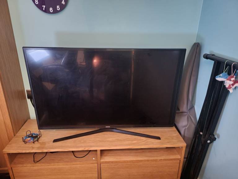 43" Samsung TV