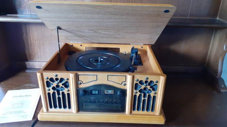 Prolectrix Wooden Turntable with CD/Radio/Cassette Player