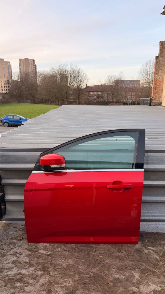 Ford Focus MK3 Passenger Side (Left side) Door With Mirror 2014-2018