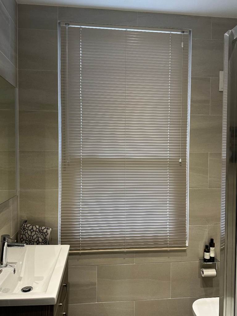 [New & Unused] Blinds2Go - Aluminium Venetian Blind - 25mm Slat - Spirit Cappuccino (RRP £60)