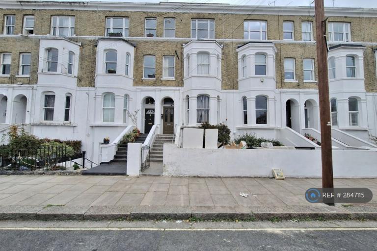 1 bedroom flat in Westcroft Square, London, W6 (1 bed) (#2847115)