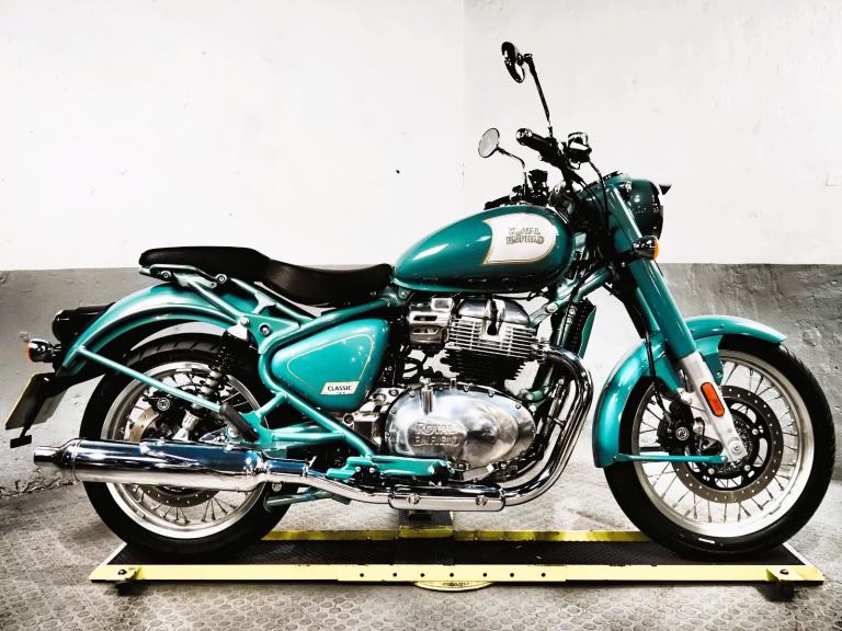 2025 Royal Enfield CLASSIC 650 ,500 miles stunning classic looking bike 