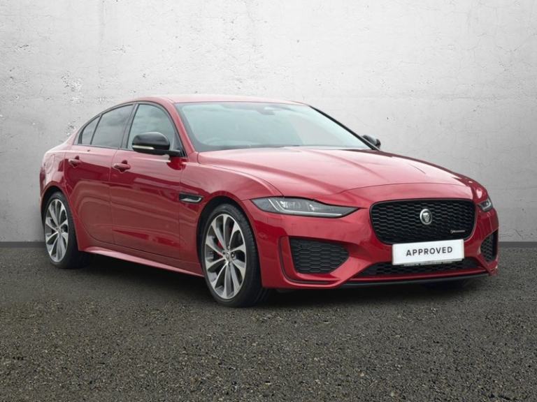 JAGUAR XE 2.0 D200 R-Dynamic SE Black 4dr Auto