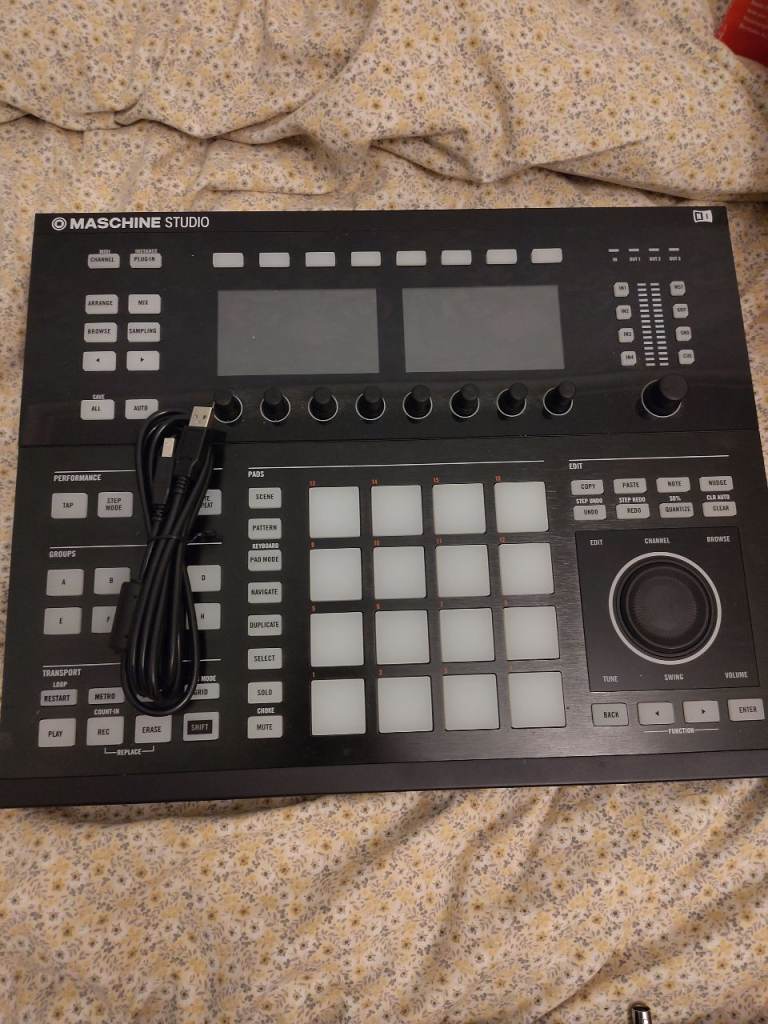 Native Instruments Maschine Studio Production and Performance System Drum Machine