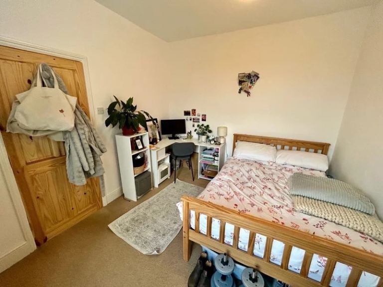 🔥 **Double Room Available in Stratford!** 🔥 