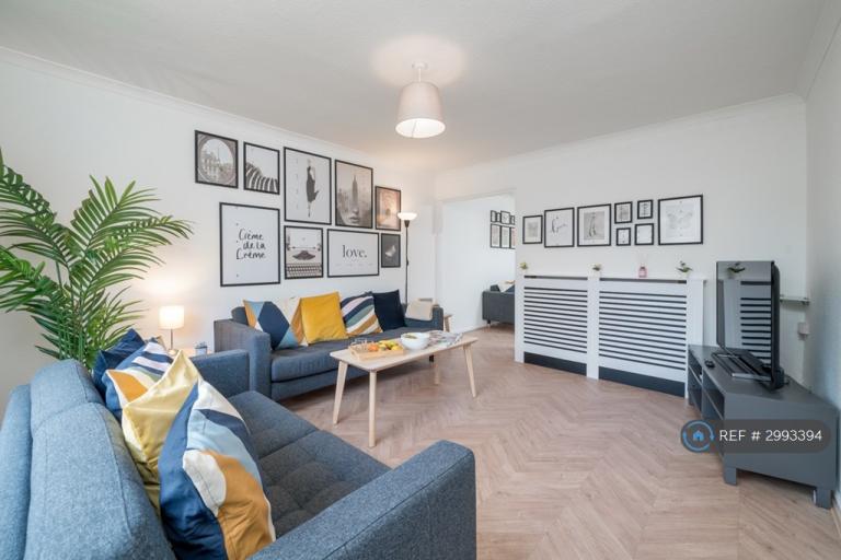 3 bedroom house in Harkness Way, Hitchin, SG4 (3 bed) (#2993394)
