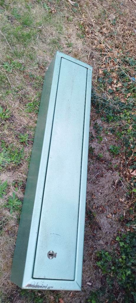 Green Metal gun storage Cabinet - Good Condition