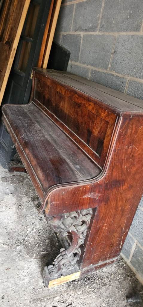 Antique L.J. Munkin Kaiser Piano – Needs Restoration