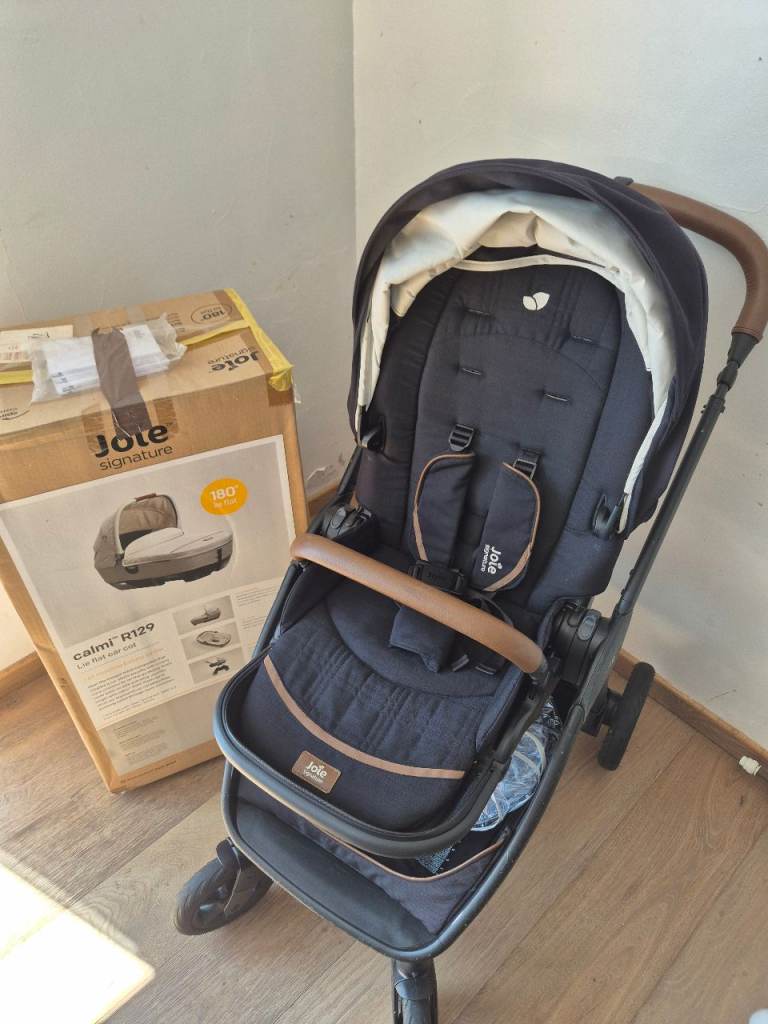 Joie Finiti Flex Pushchair & Calmi R129 Carry Cot bundle