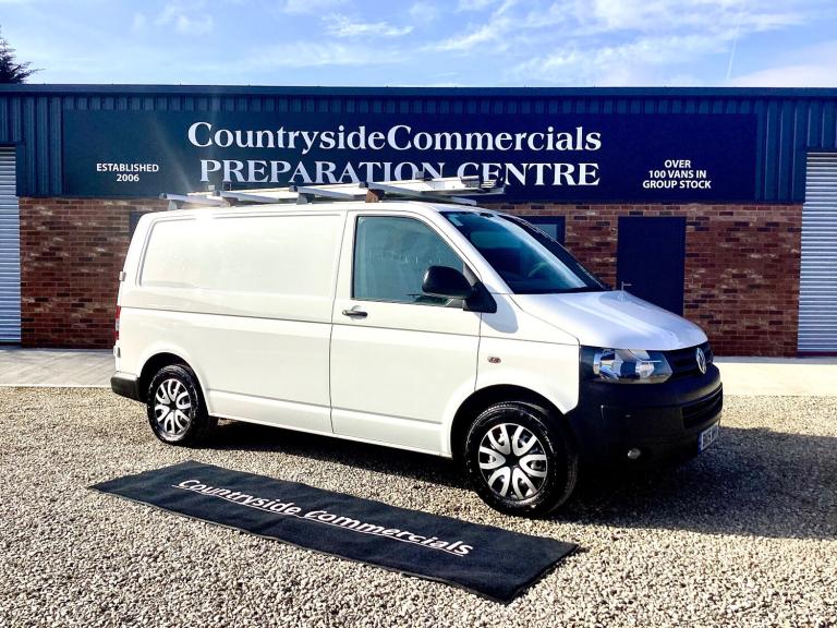 2015 Volkswagen Transporter 2.0TDI BLUEMOTION 115BHP VAN T30 SWB / ONE FORMER OWNER / STUNNING VA...