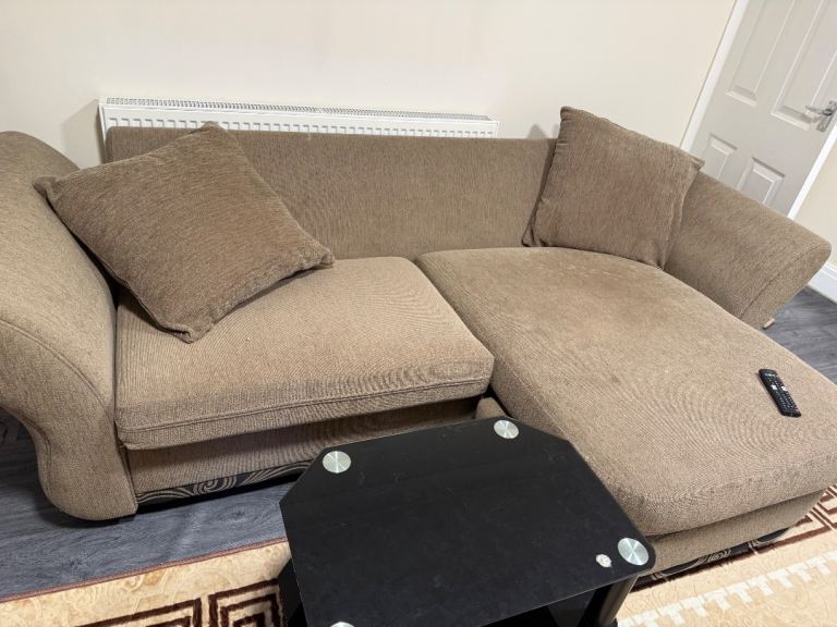 Free- Brown Fabric Corner Sofa with Chaise Lounge – Good Condition