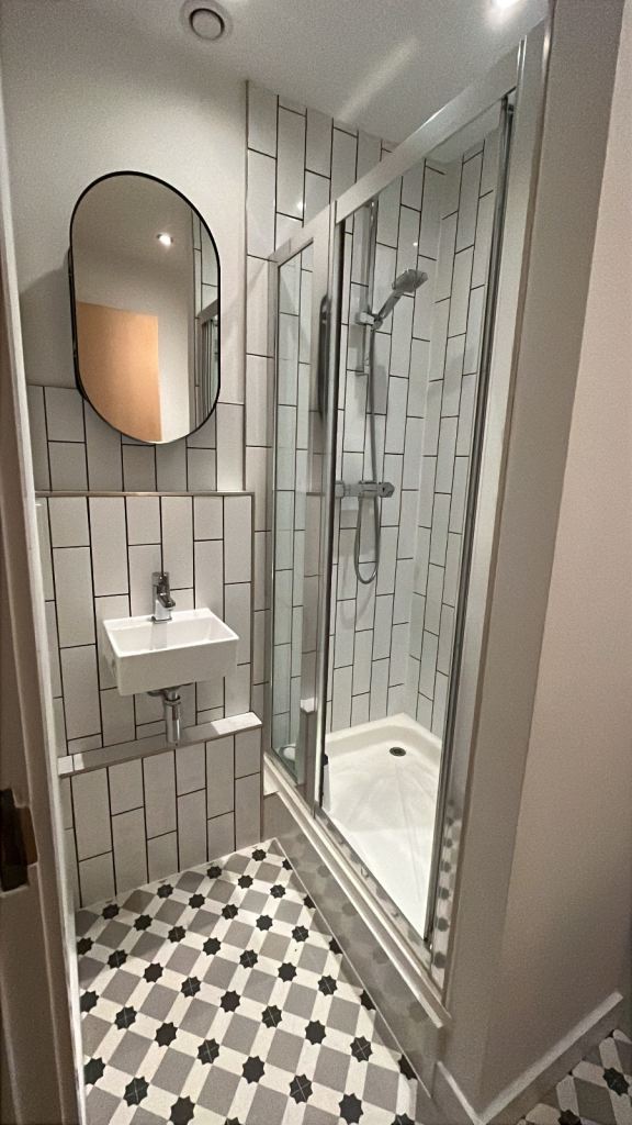Quiet, Low-Traffic Flat – Ideal for Female PhD / Early-Career Academic – £800 – Edinburgh