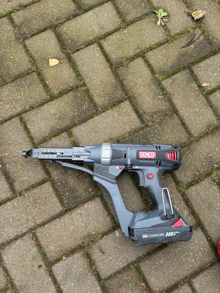 Senco Screwgun with collated Screws