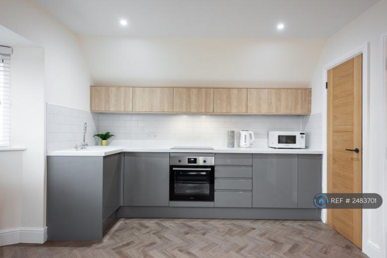 1 bedroom flat in Short Term Accommodation, Harwich, CO12 (1 bed) (#2483701)