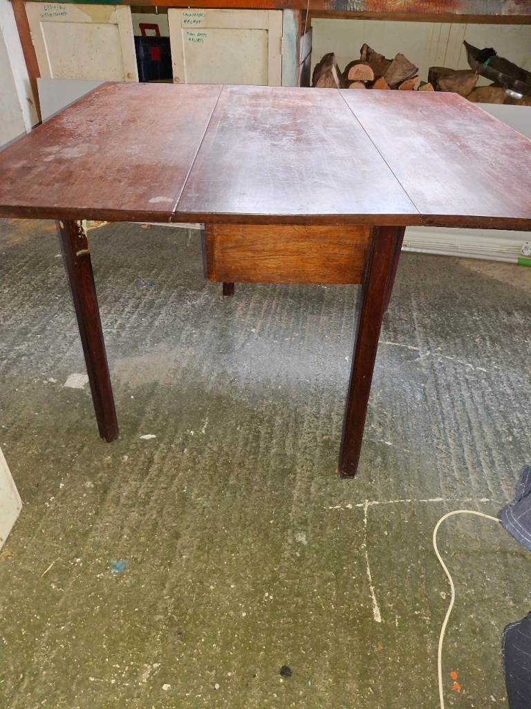 Mahogany Gate leg/Drop Leaf table. 