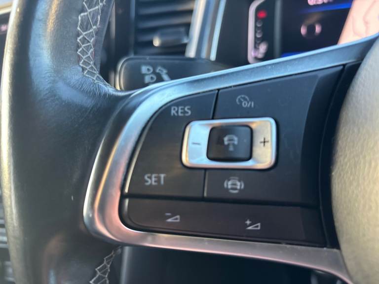 2019 Volkswagen T-Roc 2.0 TDI R-Line 5dr Hatchback DIESEL Manual