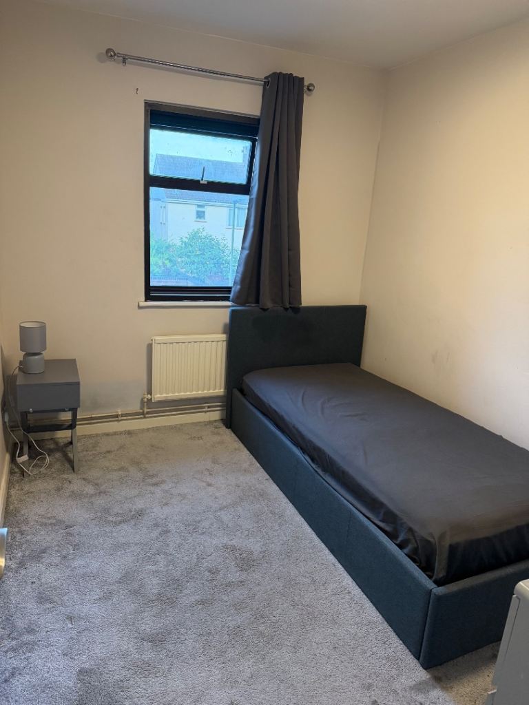 Large single room in stanwell  for working professional Girl