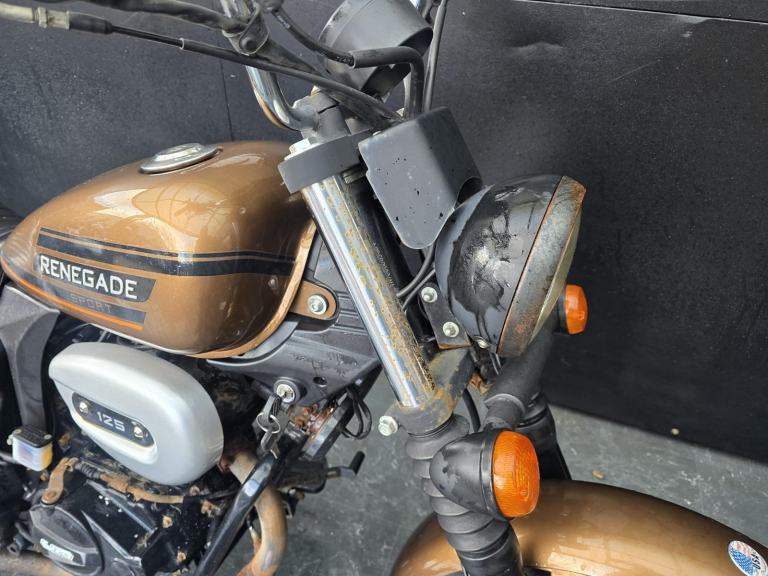 UM RENEGADE SPORT 125 PROJECT BIKE HPI CLEAR 
